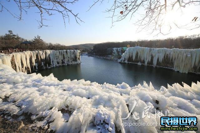 1月中旬镜泊湖瀑布出现四面冰瀑奇观美景