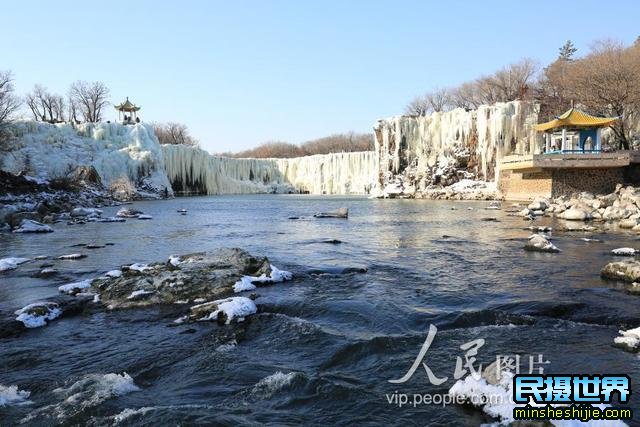 1月中旬镜泊湖瀑布出现四面冰瀑奇观美景