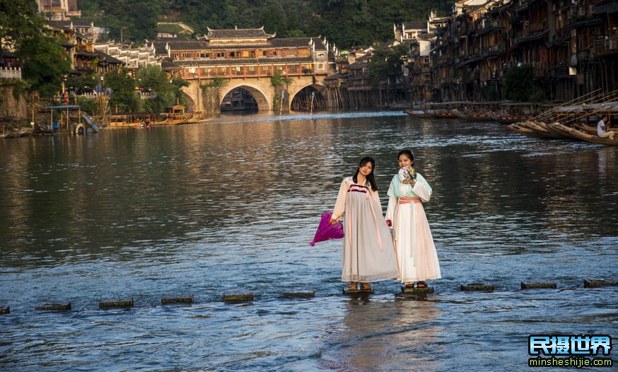 8月湖南雾漫小东江摄影团-最美水上丹霞-紫鹊界梯田摄影团