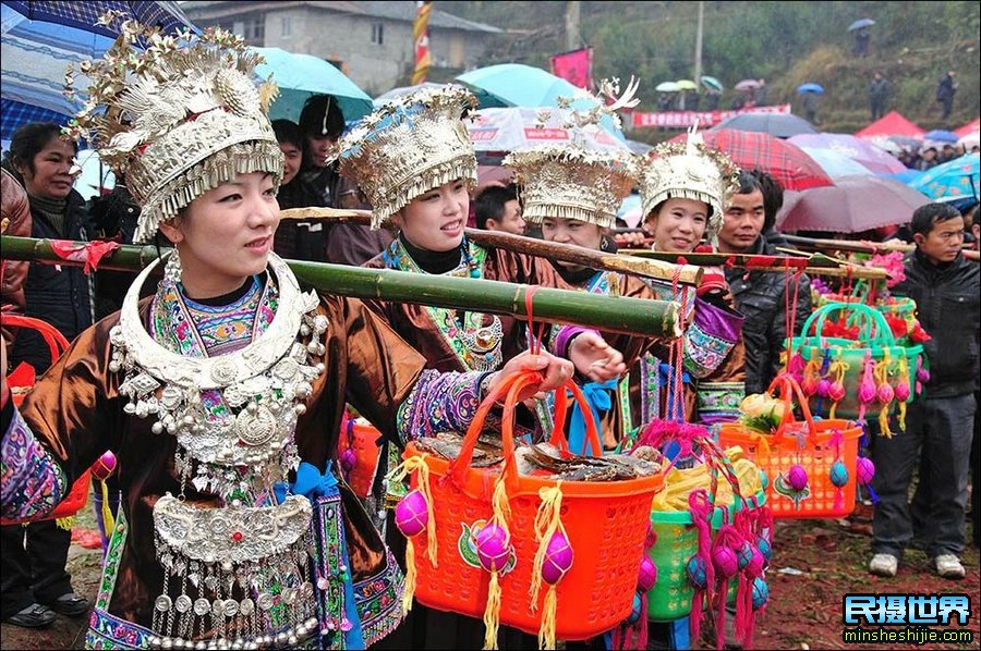 广西桂林融水苗族坡会芒篙节-桂林山水漓江风光摄影团