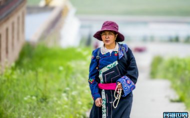 中老年女性拍照技巧：捕捉岁月赋予的独特韵味