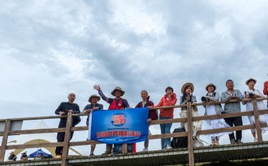 解答疑惑：老人适合去新疆旅游吗？一场舒心之旅的规划指南