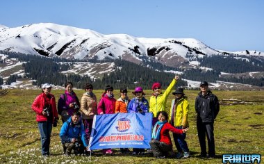 4月份去新疆旅游穿什么衣服？四月新疆摄影穿搭指南